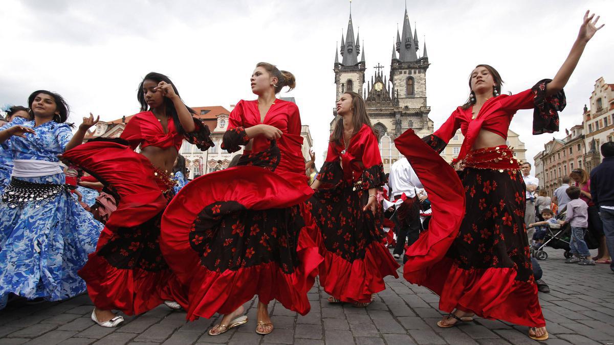 Картинки по запросу фото фестиваль национальных песени  в Праге